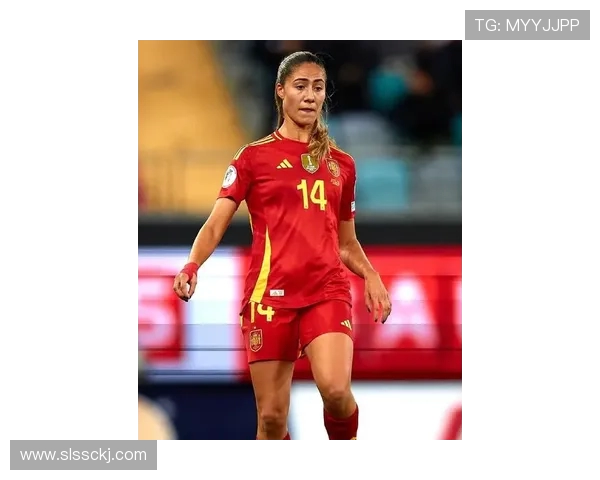 瓜迪奥拉爱女瓦伦蒂娜惊艳世俱杯 温情同框引球迷热议(1)